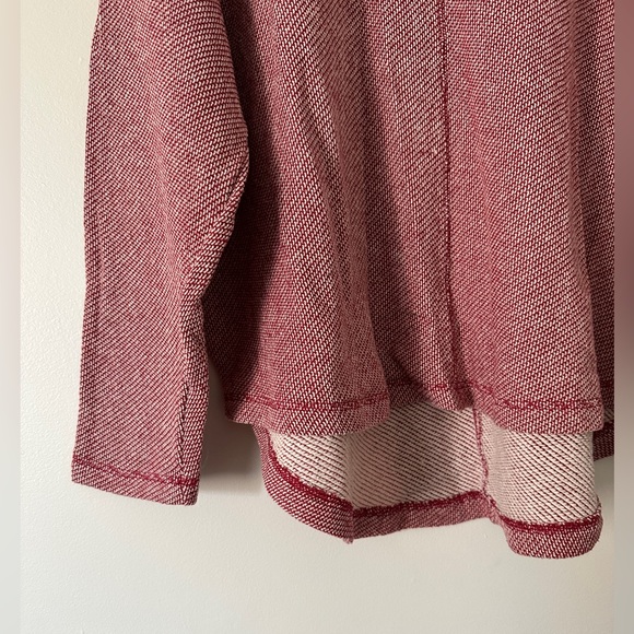 comfy red knit. - Picture 2 of 4